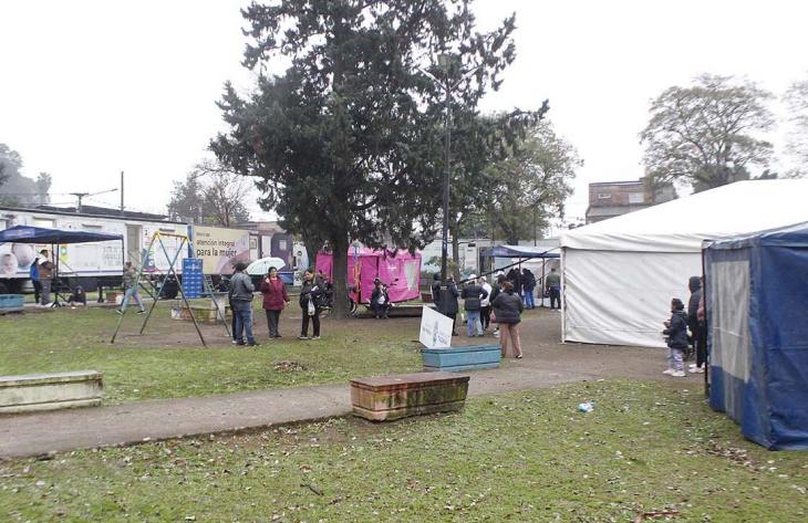 El Hospital Móvil acerca especialidades médicas y controles de salud a la Plaza Almafuerte