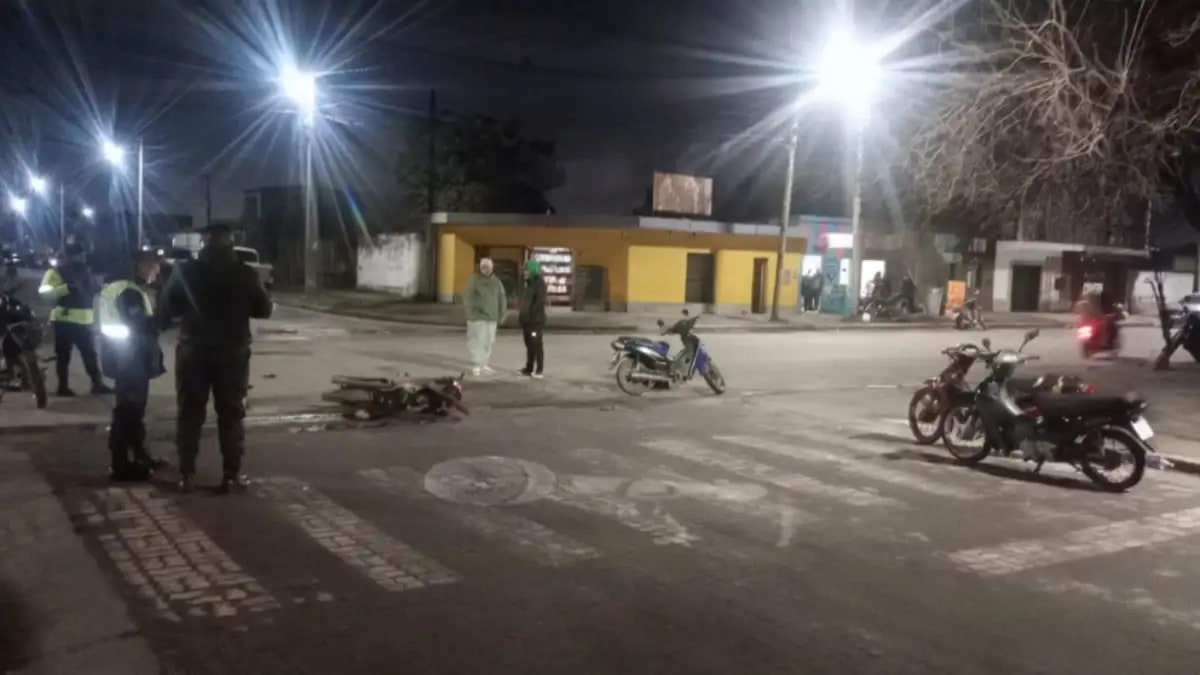 Accidente en Banda del Río Salí: dos motociclistas hospitalizados tras chocar de frente