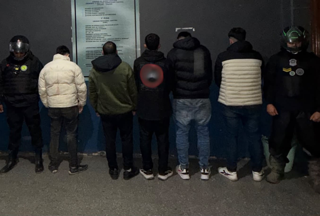 Vieron a la Policía, se taparon la cara y aceleraron: terminaron todos presos