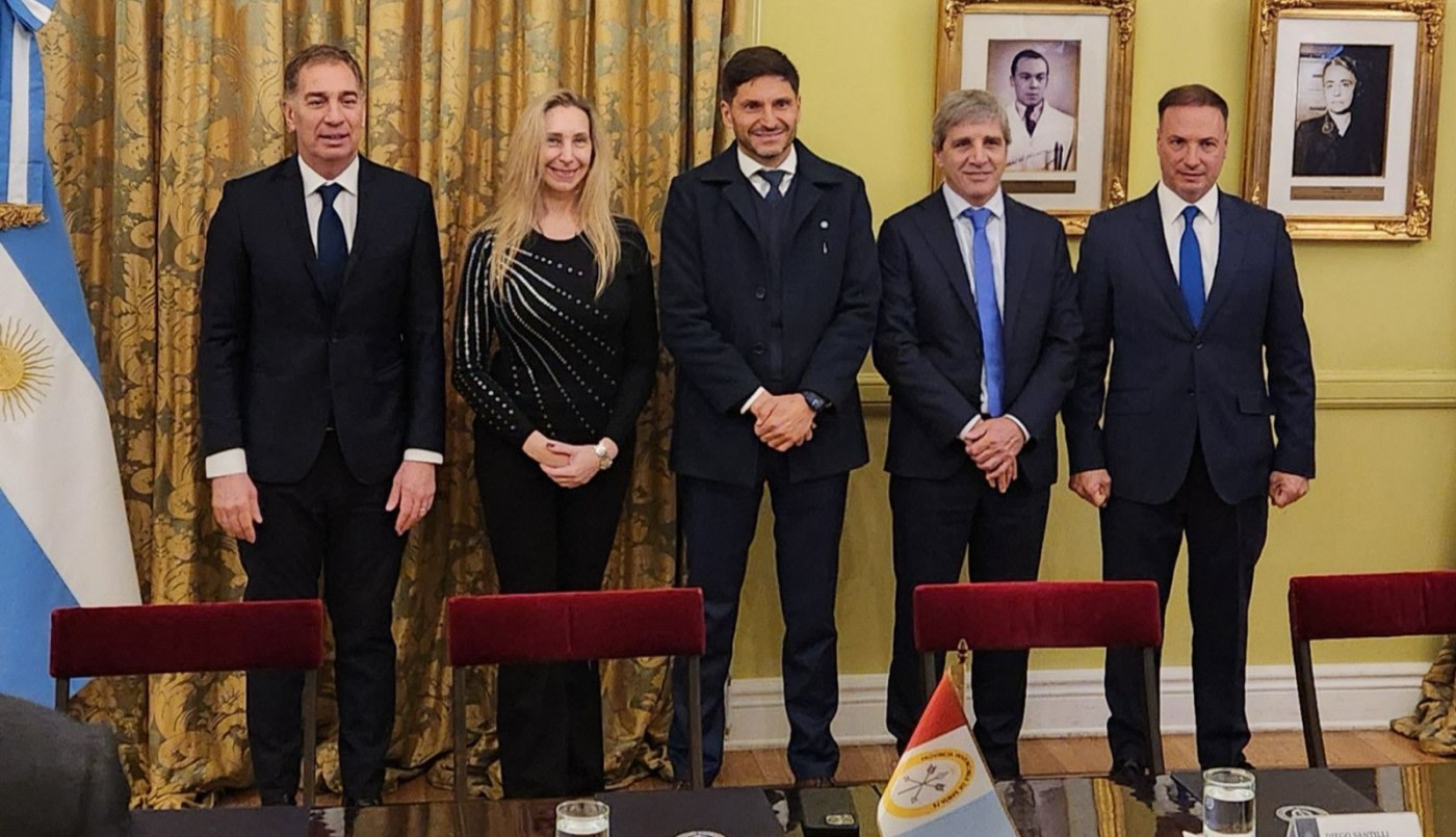 Karina Milei, Luis Caputo y Diego Santilli firmaron un convenio con el gobernador "Maxi" Pullaro