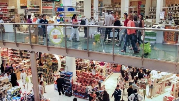 La confianza del consumidor cayó 4,8% en julio y se ubicó 12,3% por debajo del nivel de hace un año