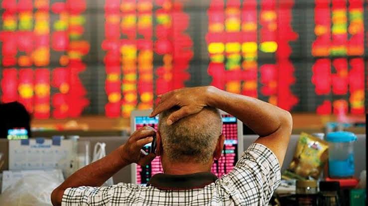 La suba del petróleo golpeó a los activos argentinos: cayeron los bonos y el riesgo país trepó a 435 puntos
