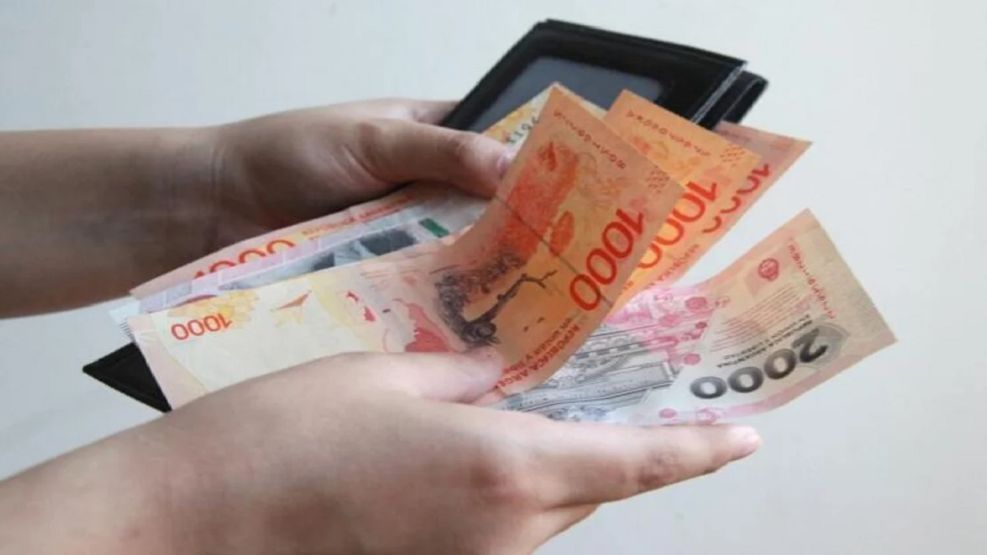 El ingreso disponible encadena dos meses de alivio pero las deudas y gastos fijos ya absorben la mitad de los salarios