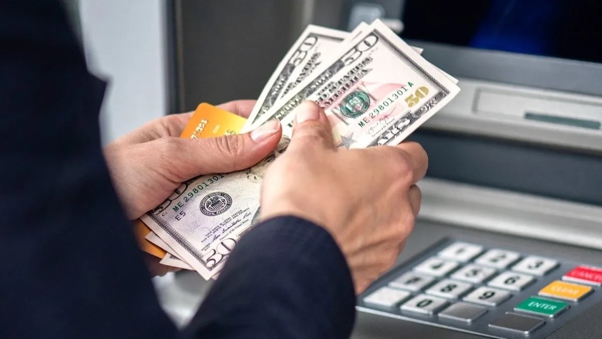 El Banco Central habilitó las cuentas sueldo en dólares y adecuó la normativa a la Reforma Laboral
