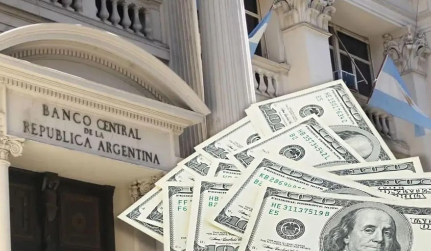 El Banco Central habilitó las cuentas sueldo en dólares para trabajadores
