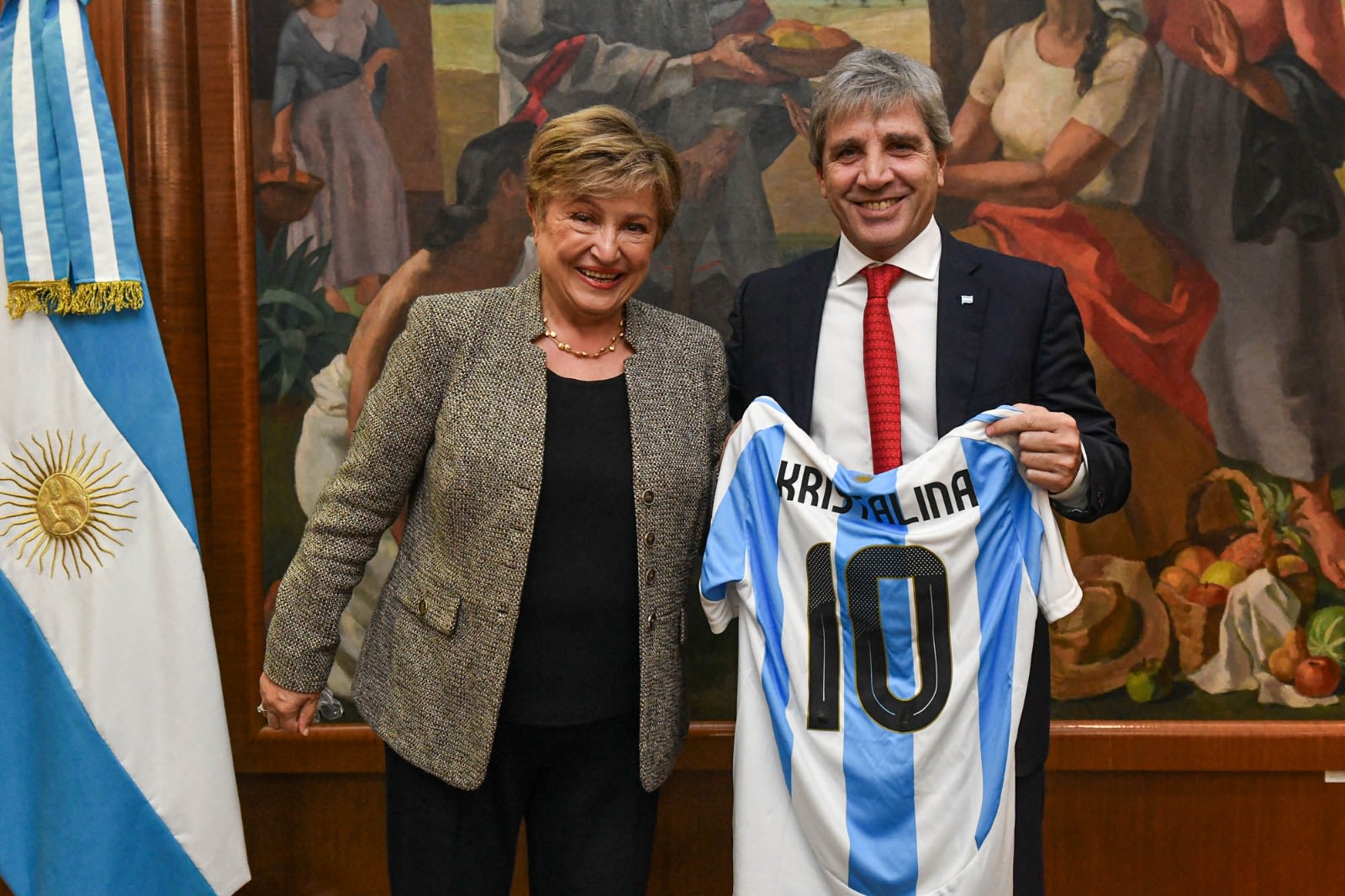 El ministro Caputo aseguró que Georgieva está “impresionada” por los resultados del programa económico