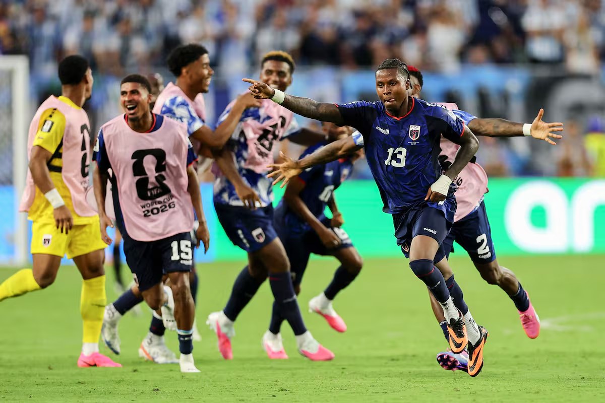 sidny-lopes-cabral-se-lanza-al-festejo-despues-de-ZMMQ5DTAKZCIVCVPOSTXDZARBY.avif sidny-lopes-cabral-se-lanza-al-festejo-despues-de-ZMMQ5DTAKZCIVCVPOSTXDZARBY.avif