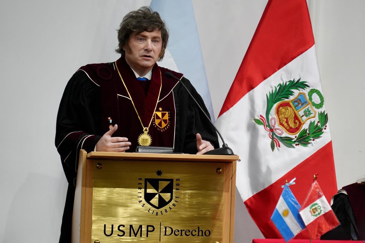 Javier Milei fue distinguido con el título de Doctor Honoris Causa por la Universidad San Martín de Porres