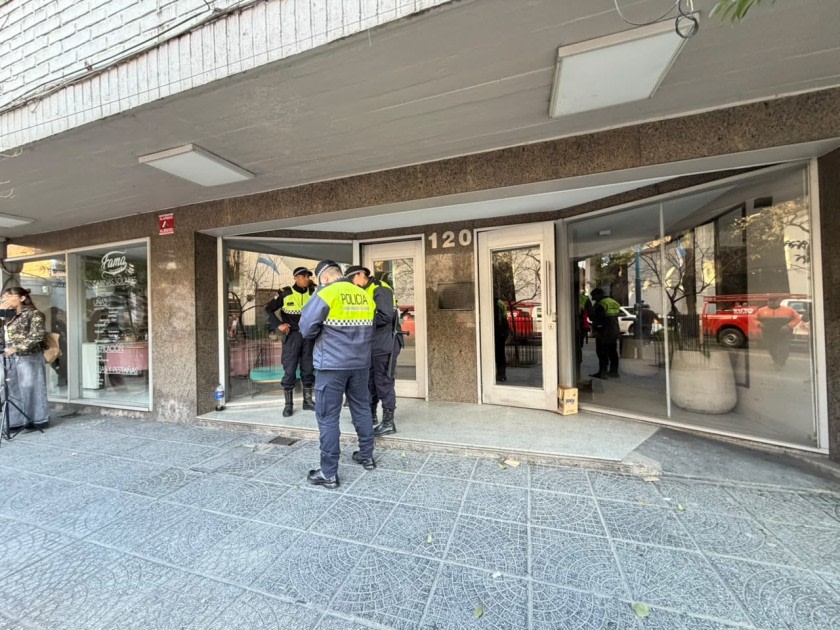 La explosión en Monteagudo 120 no comprometió la estructura del edificio, pero tres departamentos seguirán clausurados
