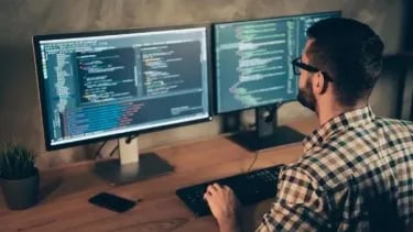 Exportaciones récord y caída del empleo: la industria del software enfrenta la falta de demanda con salarios que superan la inflación