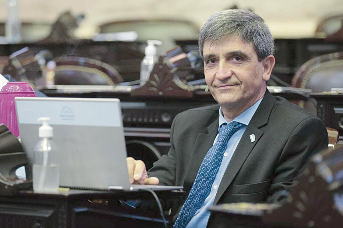 Yedlin toma distancia del adelantamiento electoral y pidió discutir un modelo de provincia y de país