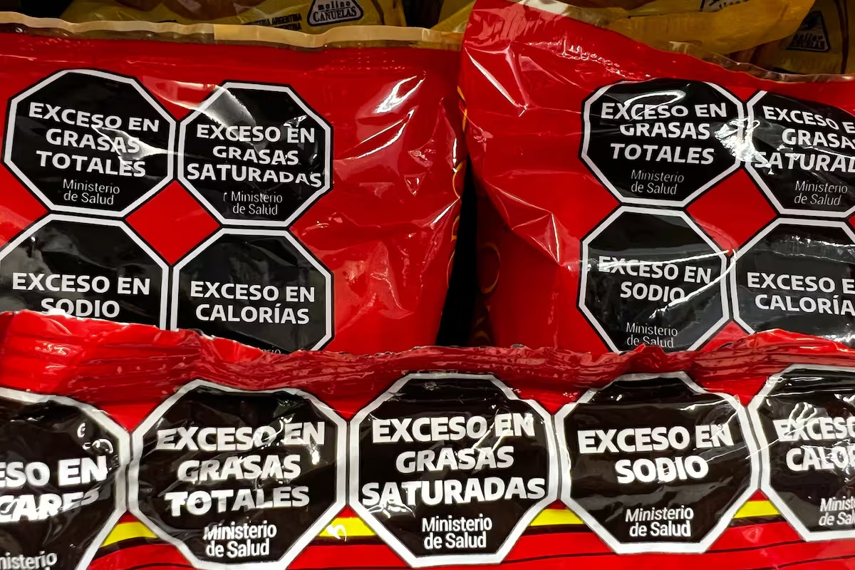 Etiquetado frontal: expertos piden pasar a una segunda generación de sellos inspirada en Brasil y Chile