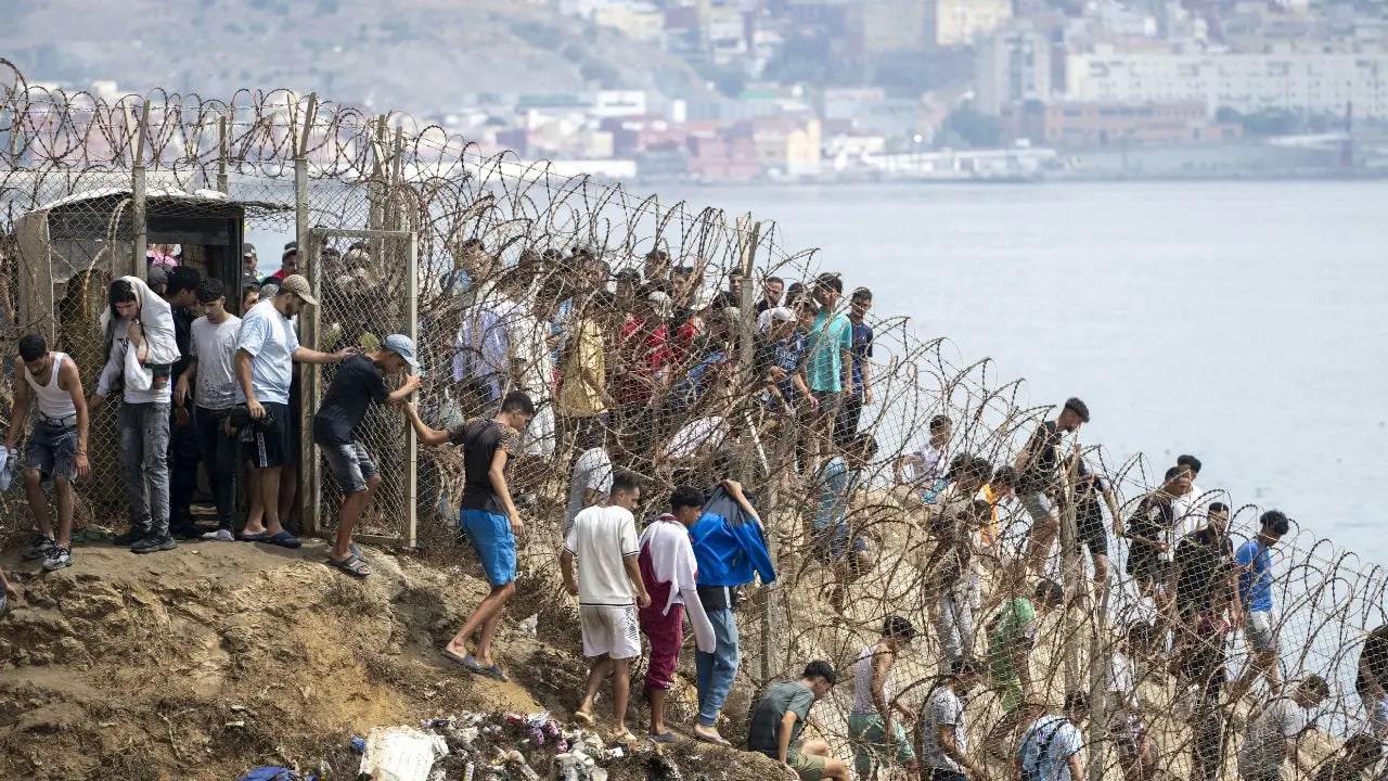 Consecuencias de la ola migratoria en Ceuta: el gobierno español apuntó contra las posturas egoístas en Europa