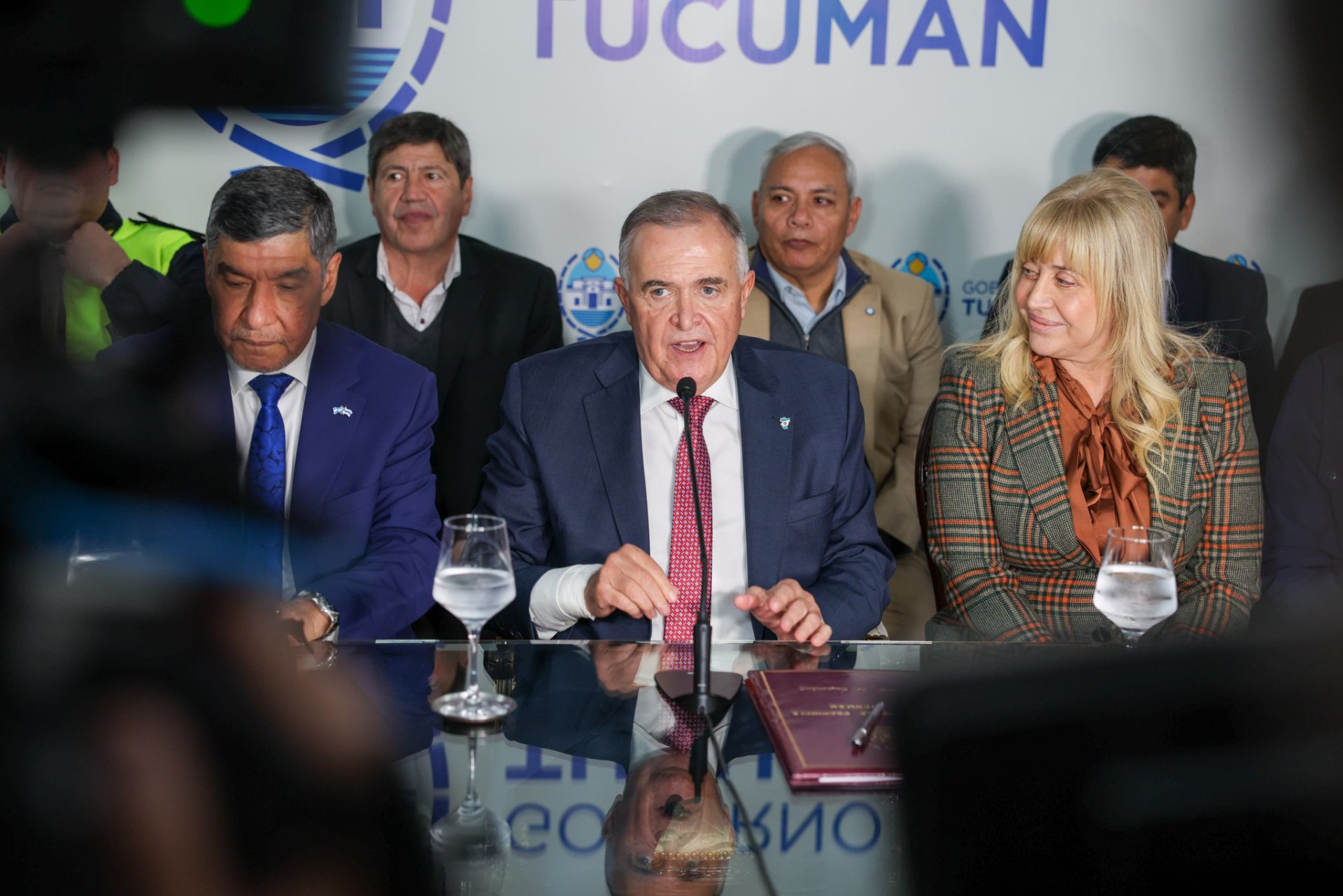 Ruda, cenas y fotos incómodas: la política también tiene que pasar agosto