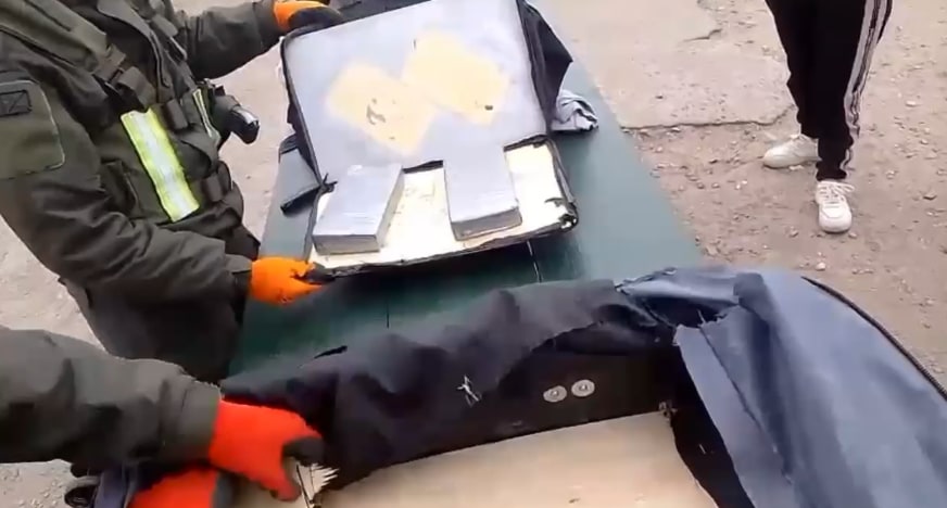 Detuvieron en Tucumán a una mujer con más de 4 kilos de cocaína ocultos en dos valijas con doble fondo