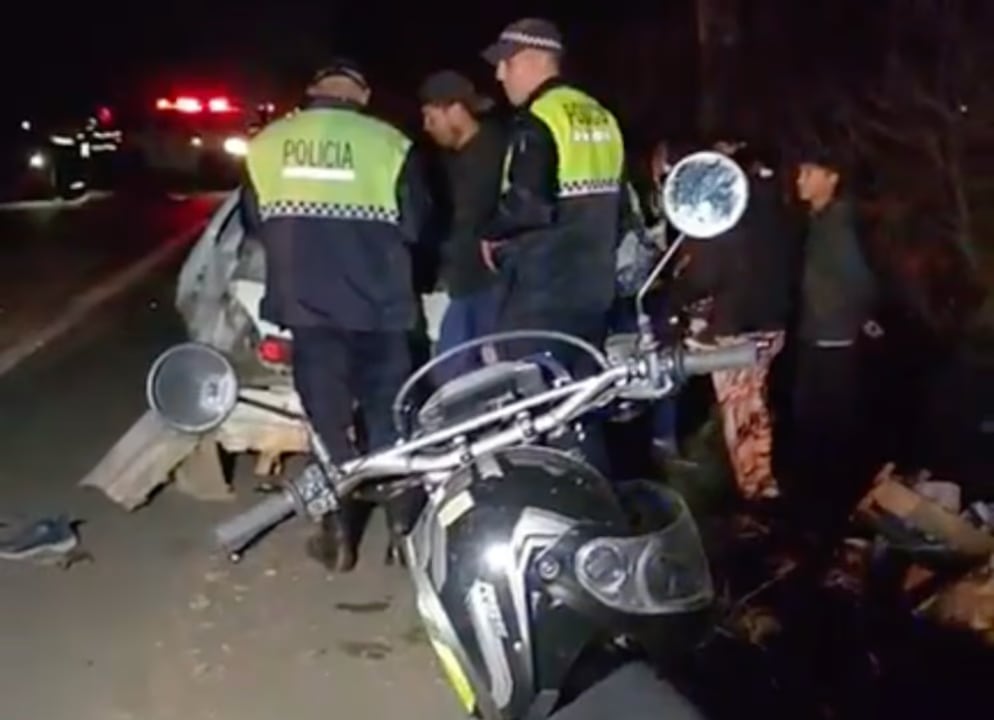 Fatídico accidente cerca de Juan Bautista Alberdi: la víctima chocó un vehículo averiado y terminó bajo las ruedas de un transporte cañero