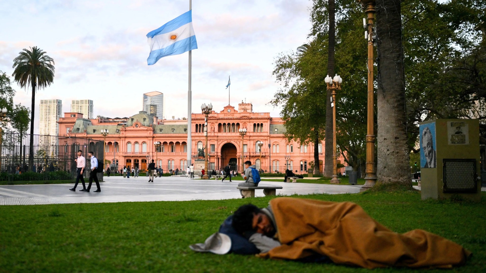 La pobreza volvió a subir y se frenó la mejora social