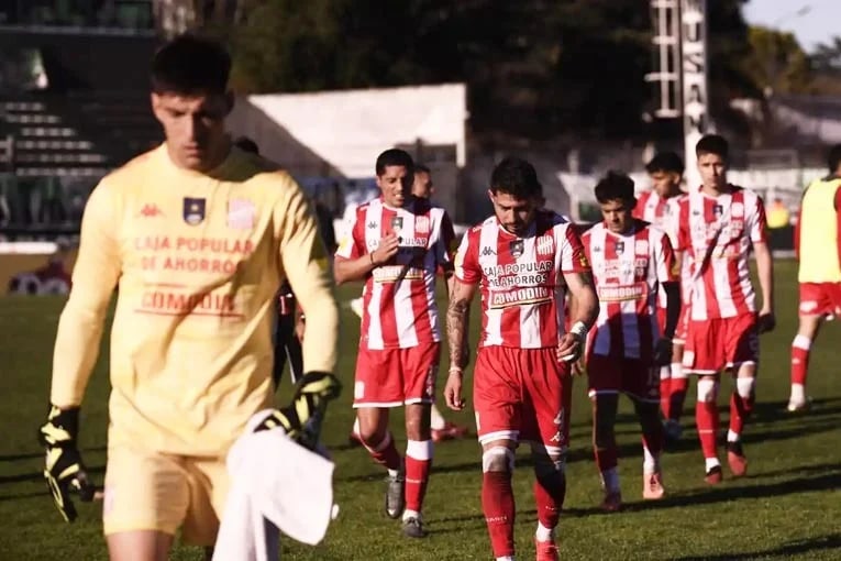 2899_1200x799_desazn-futbolistas-san-martin-se-retiraron-cabizbajos-rumbo-al-vestuario-tras-derrota-duele-como-se-desarrollo-partido-1147973-170607.webp 2899_1200x799_desazn-futbolistas-san-martin-se-retiraron-cabizbajos-rumbo-al-vestuario-tras-derrota-duele-como-se-desarrollo-partido-1147973-170607.webp