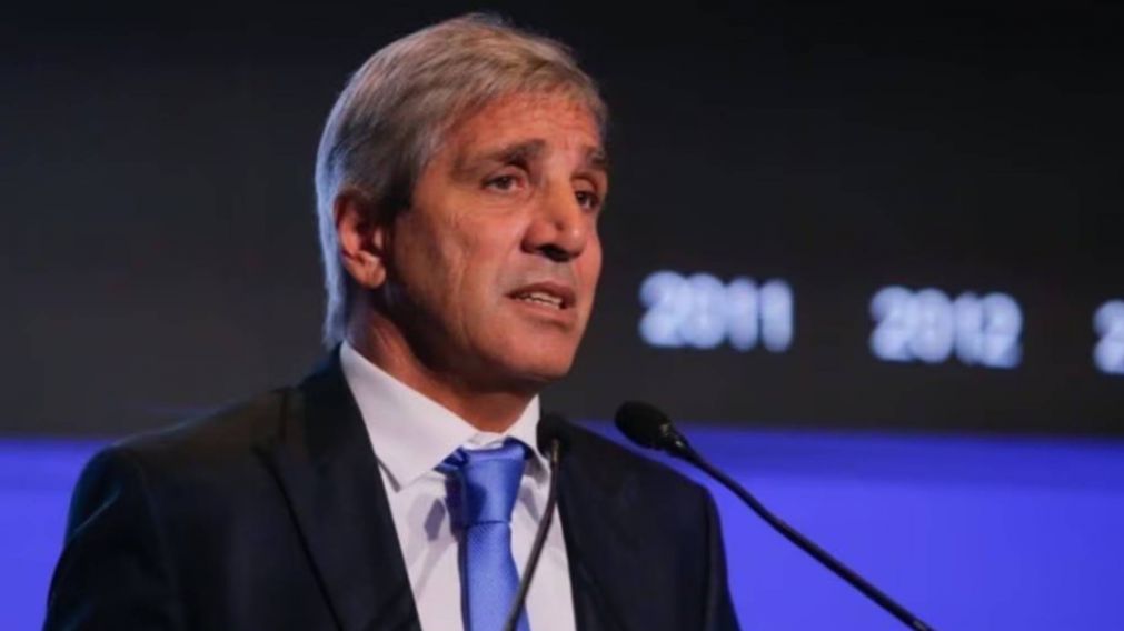 "Para todos los tarados que hablan de la industria: entre 2011 y 2023, cayó 10% a pesar de los subsidios", disparó Caputo