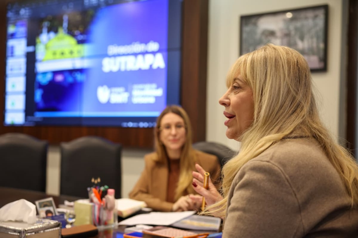 Chahla encabezó reunión con funcionarios para evaluar el avance de la modernización del transporte.jpeg