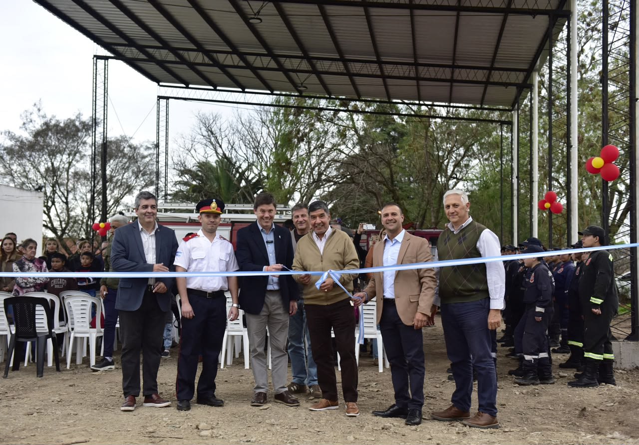 Acevedo encabezó el 18° aniversario de los Bomberos Voluntarios de Yerba Buena e inauguró obras en el cuartel