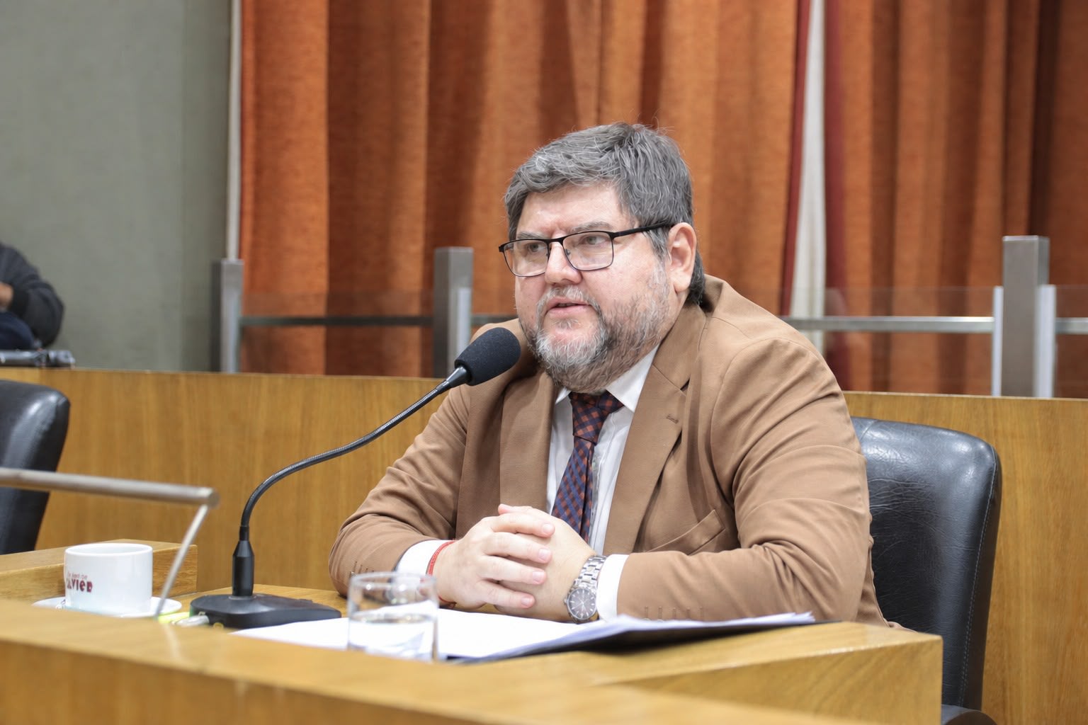 Ale reclamó el vallado inmediato de bocas de tormenta peligrosas tras el accidente de Villa Luján