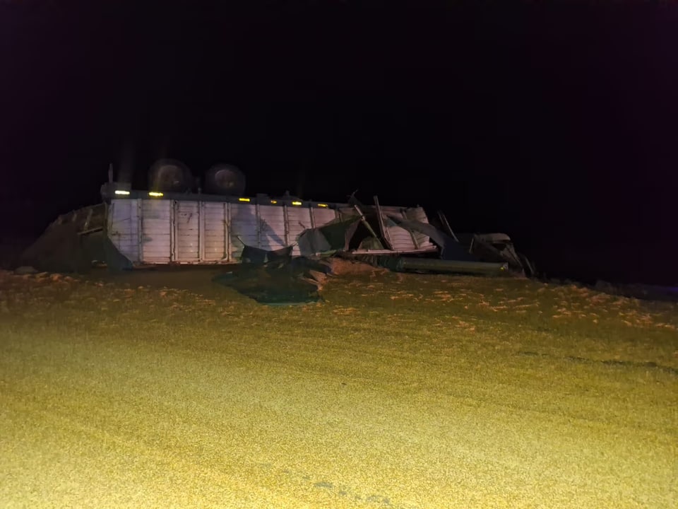 Un camionero falleció al volcar su vehículo con carga de granos en la autopista hacia Famaillá