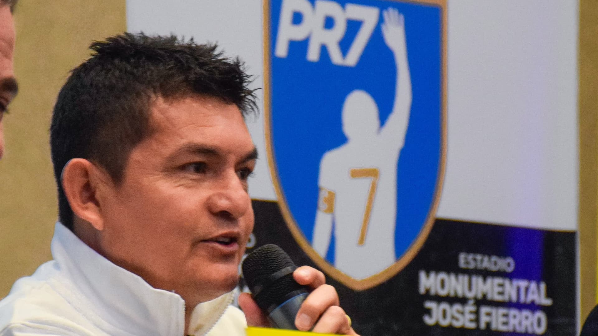 "Esta es la única camiseta que besé y besaré en mi vida": el "Pulga" Rodríguez anticipó su despedida
