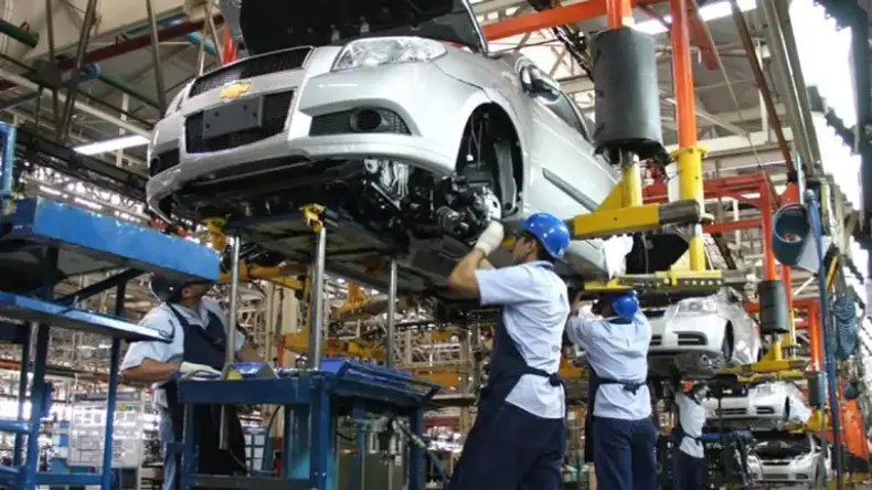 La producción de autos cayó 16% en julio: las exportaciones sostuvieron la actividad