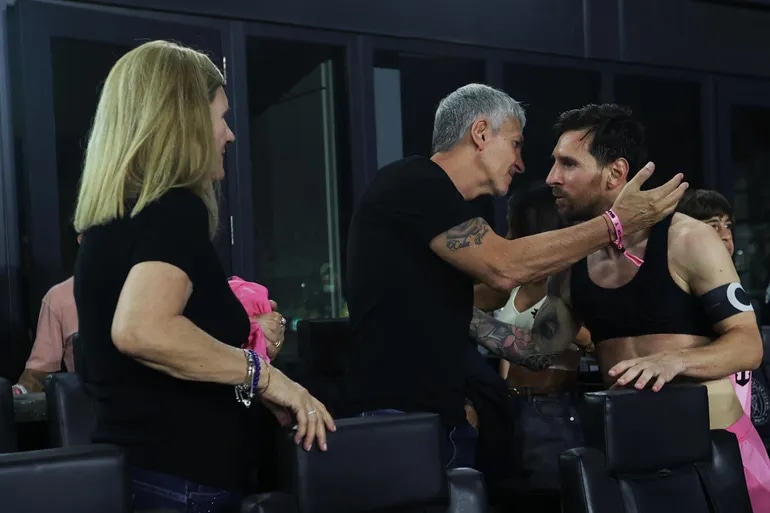 La última vez que Jorge Messi vio jugar a Lionel: un doblete, una clasificación histórica y un abrazo que quedó para siempre