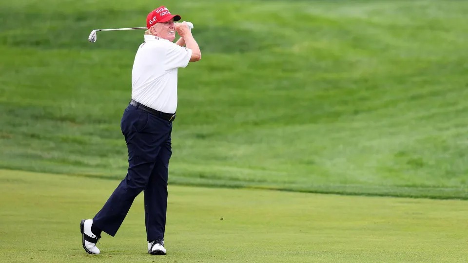 Interceptan vehículos aéreos sobre el campo de golf de Donald Trump tras violar las restricciones de vuelo
