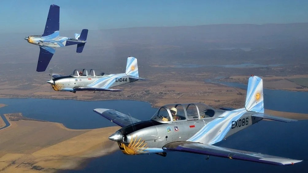 La Fuerza Aérea Argentina celebra su día con un desfile de F-16 sobre la Ciudad de Buenos Aires
