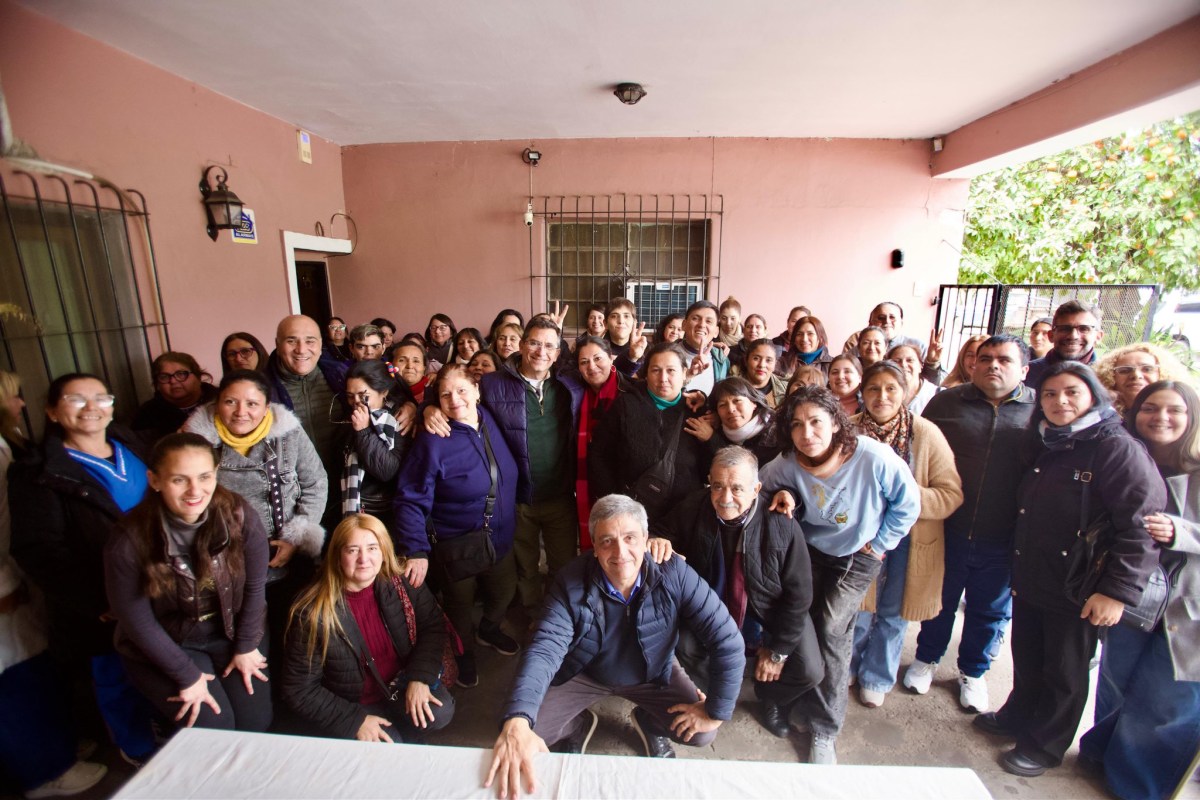 Juan Manzur recorre distintos puntos de la capital de Tucumán de cara a las elecciones de 2027.jpg