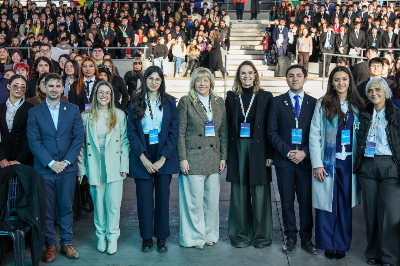 Chahla destacó la participación y el diálogo ante 550 jóvenes en la apertura de Uniendo Metas