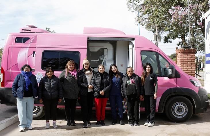 El Móvil Rosa realiza estudios preventivos gratuitos para mujeres en la localidad de Las Cejas