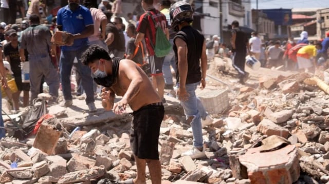Asciende a 241 el número de fallecidos por el sismo en Colombia de magnitud 7,4