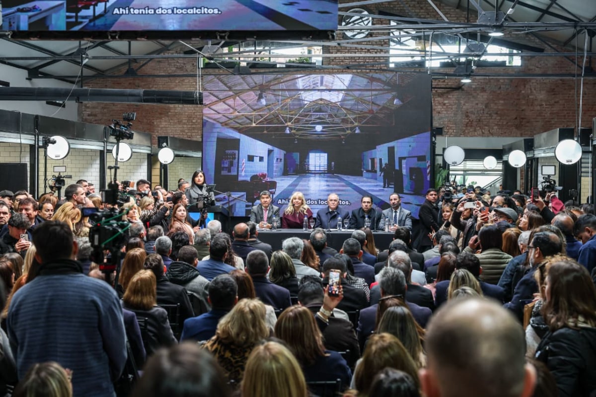 Jaldo Acevedo y Chahla en la inauguración del Mercado de la Ciudad.jpeg