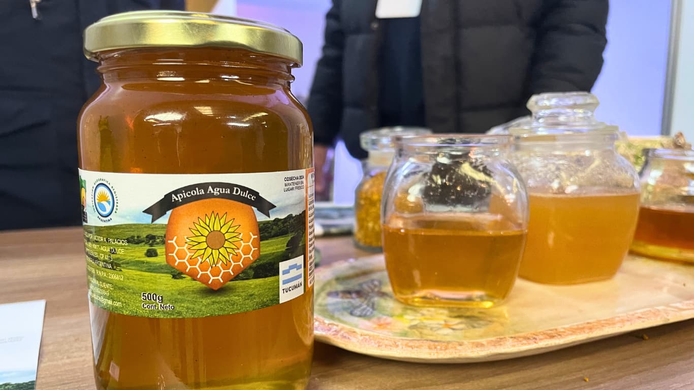 El sabor de los azahares: la miel tucumana que cautivó en el Encuentro Apícola Federal