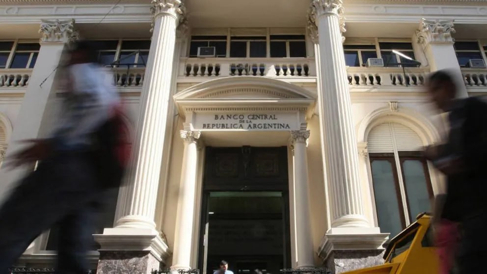 El Banco Central  desaceleró las compras de dólares para contener la inflación