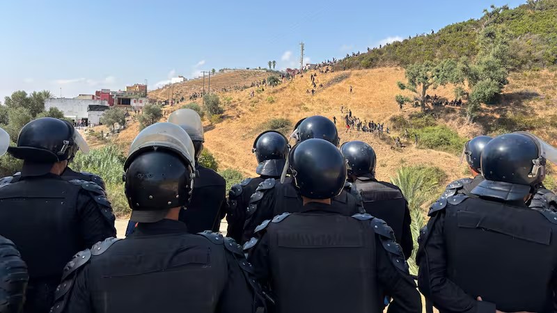 Marruecos frenó a más de un centenar de migrantes que intentaron cruzar a Ceuta