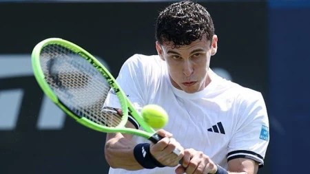 Juan Manuel Cerúndolo ganó una batalla y avanza en Cincinnati