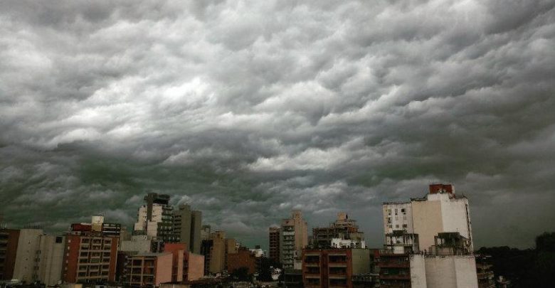 Anticipan un lunes con bajas temperaturas y lloviznas en la capital provincial