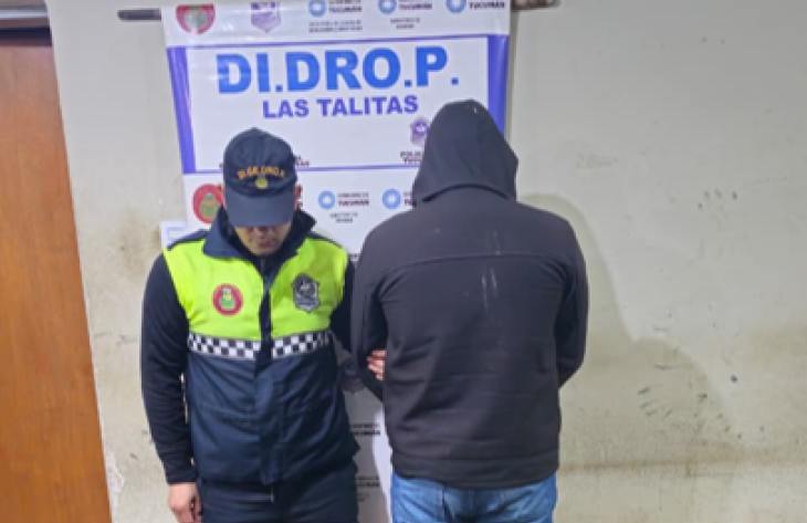 Descubrieron a un joven en la vía pública con un cuchillo y más de mil cartuchos
