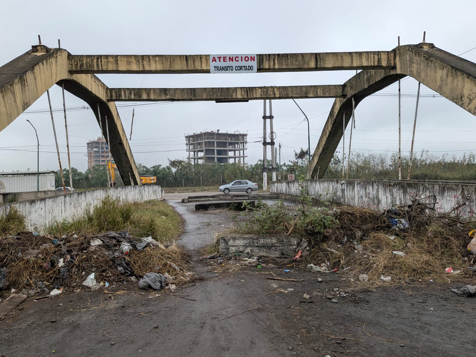 A ocho años del derrumbe en Manantial Sur, la causa está estancada y el puente sigue clausurado