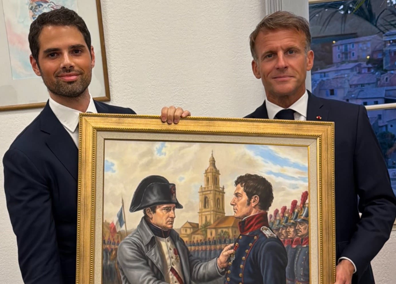 Emmanuel Macron rindió homenaje a San Martín, al recibir un cuadro del prócer argentino junto a Napoleón