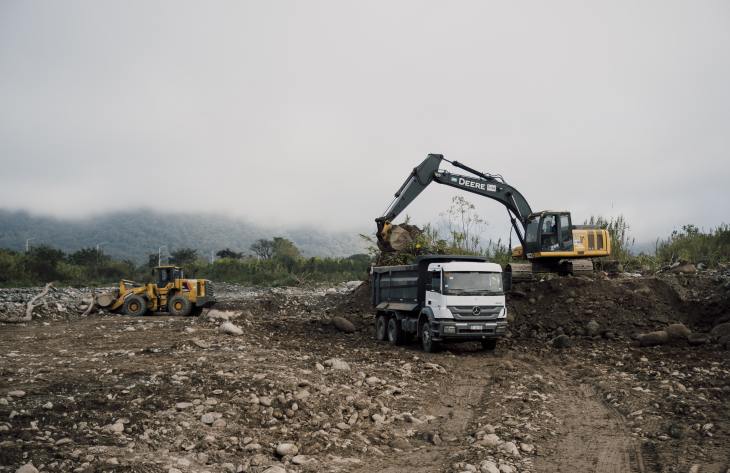Avanza la reconstrucción vial y la estabilización del río en la Quebrada de Lules