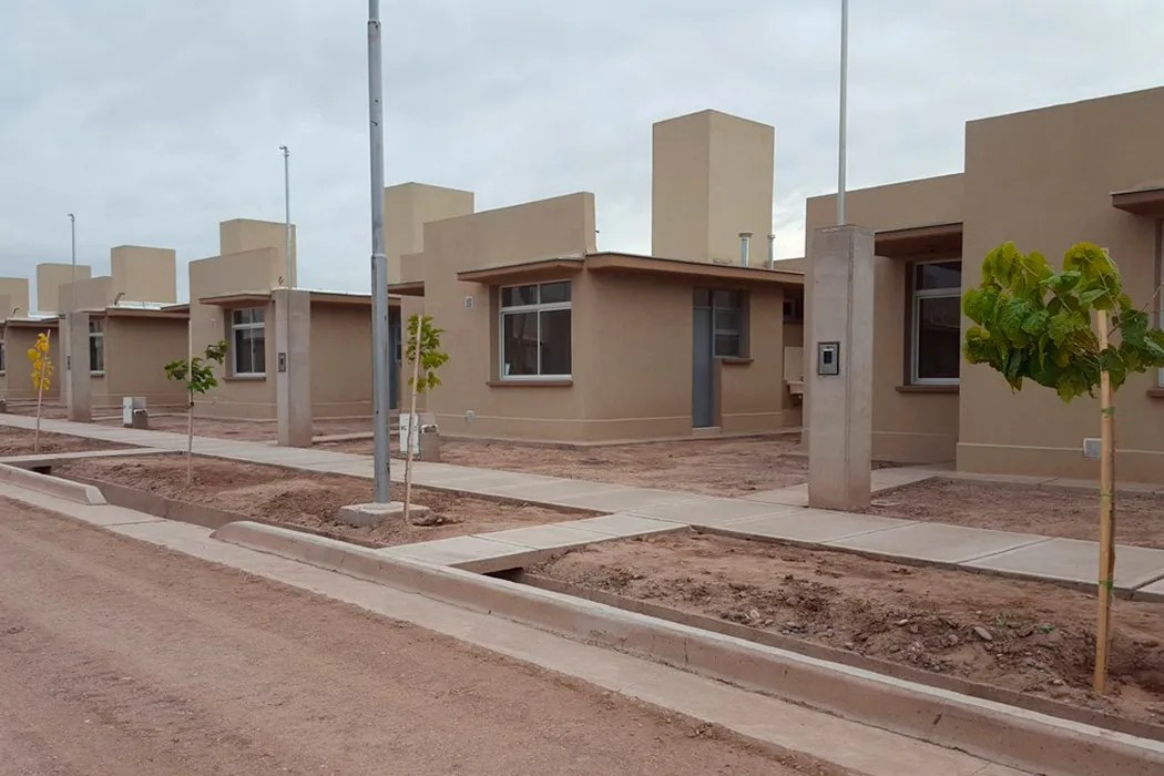 Fingió ser abogada y empleada legislativa para vender casas del IPV que no existían