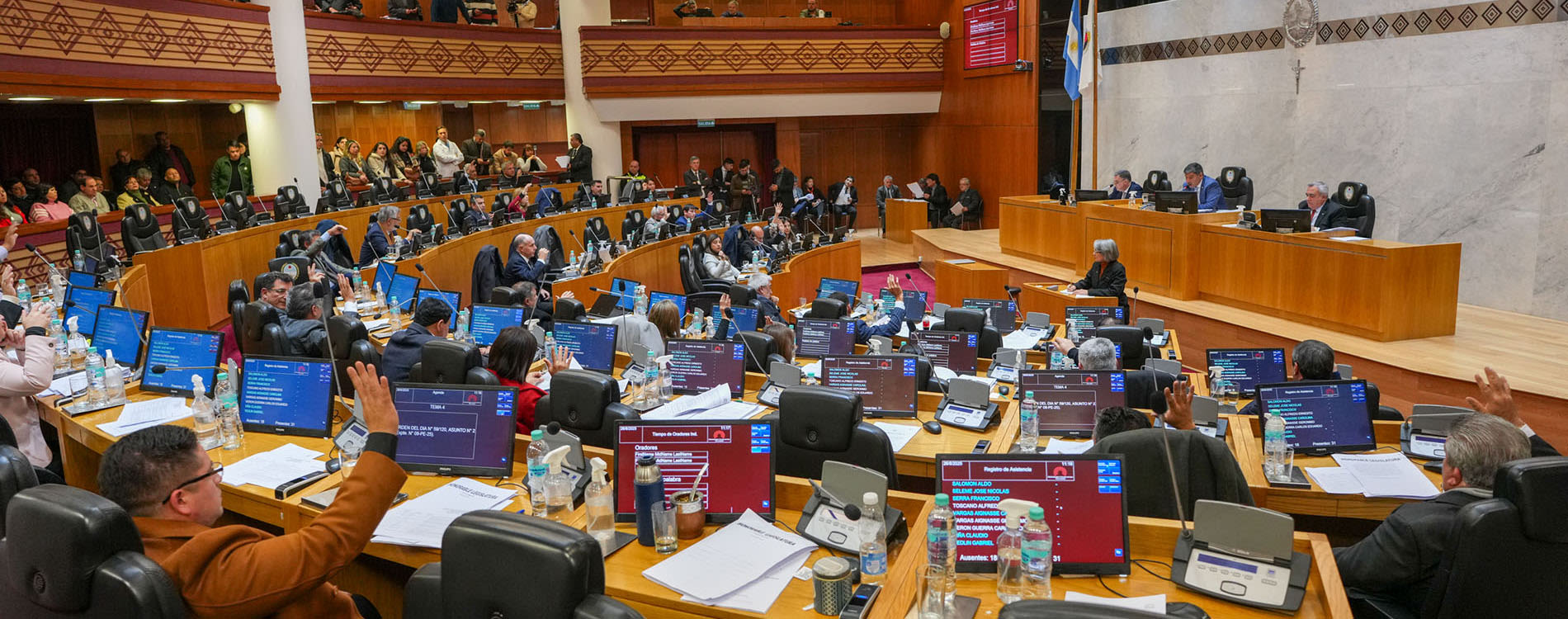 Reforma a mano alzada: la Legislatura opta por la agilidad y posterga la transparencia digital