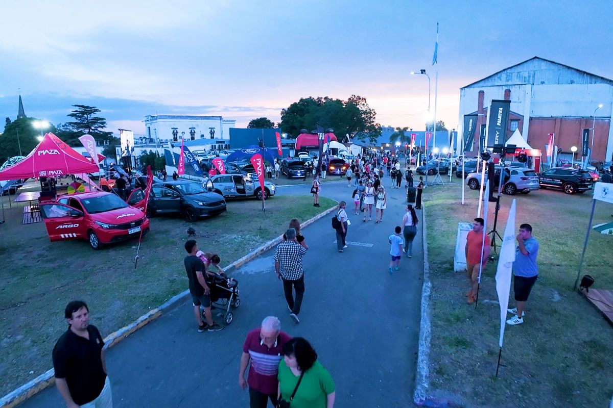 Más de 60 autos clásicos, colectivos antiguos y test rides: la muestra que llega este fin de semana a la Rural