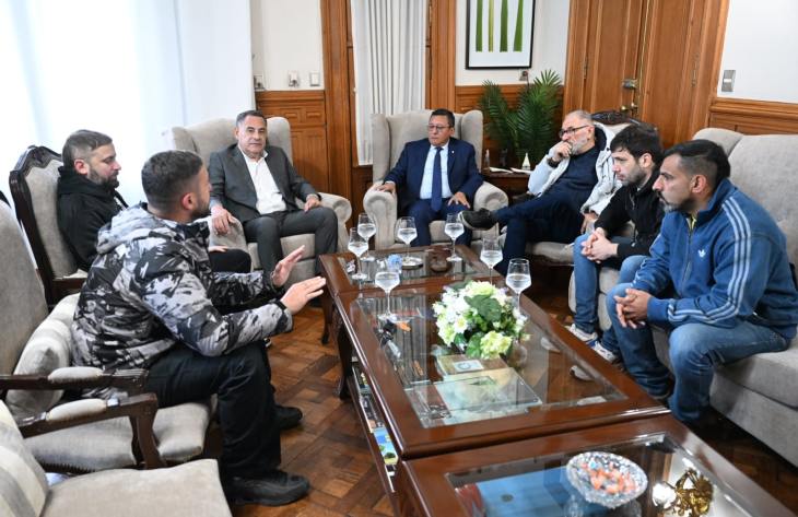 Reunion para organizar el concierto de los fundamentalistas del aire acondicionado en tucumán.jpeg